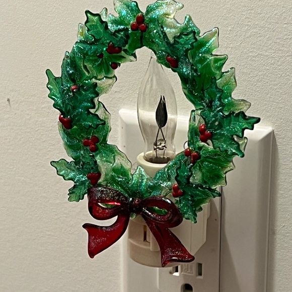 Wreath Night Light w/ Flicker Flame Bulb Christmas Holiday Plastic Vintage READ - Picture 11 of 13